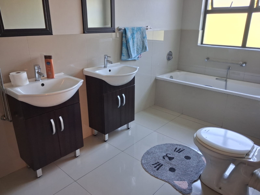 5 Bedroom Property for Sale in Palm Lakes Estate KwaZulu-Natal