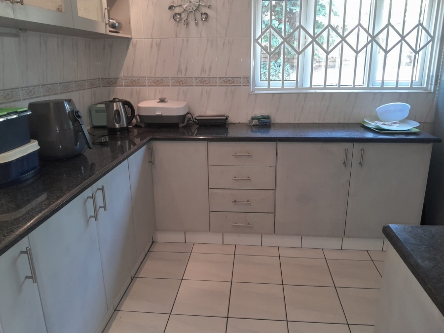 4 Bedroom Property for Sale in Amanzimtoti KwaZulu-Natal