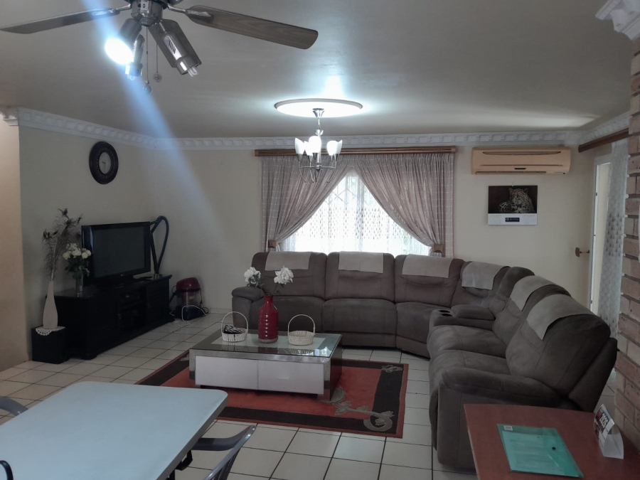 4 Bedroom Property for Sale in Amanzimtoti KwaZulu-Natal