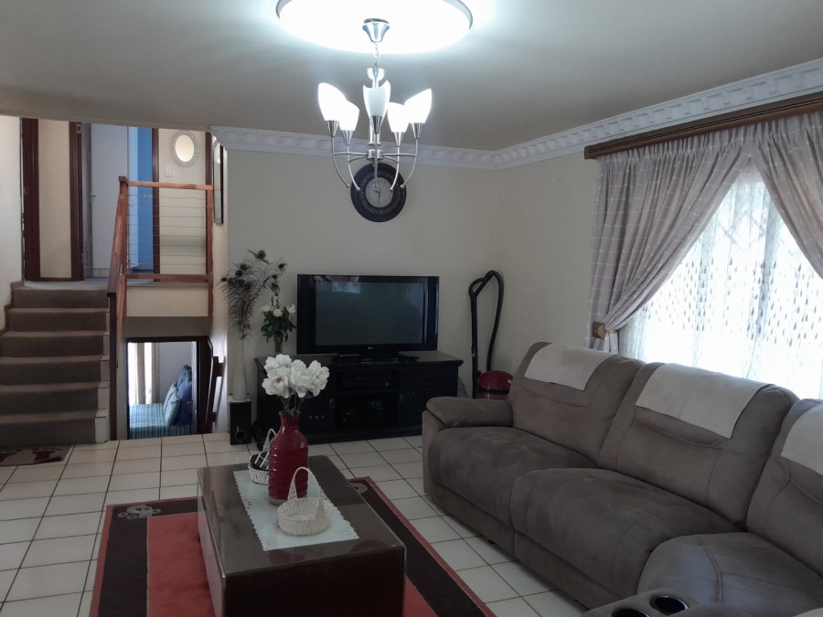 4 Bedroom Property for Sale in Amanzimtoti KwaZulu-Natal