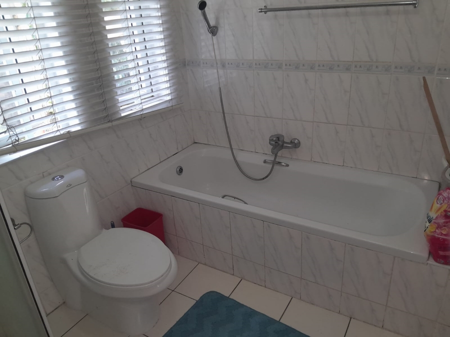 4 Bedroom Property for Sale in Amanzimtoti KwaZulu-Natal
