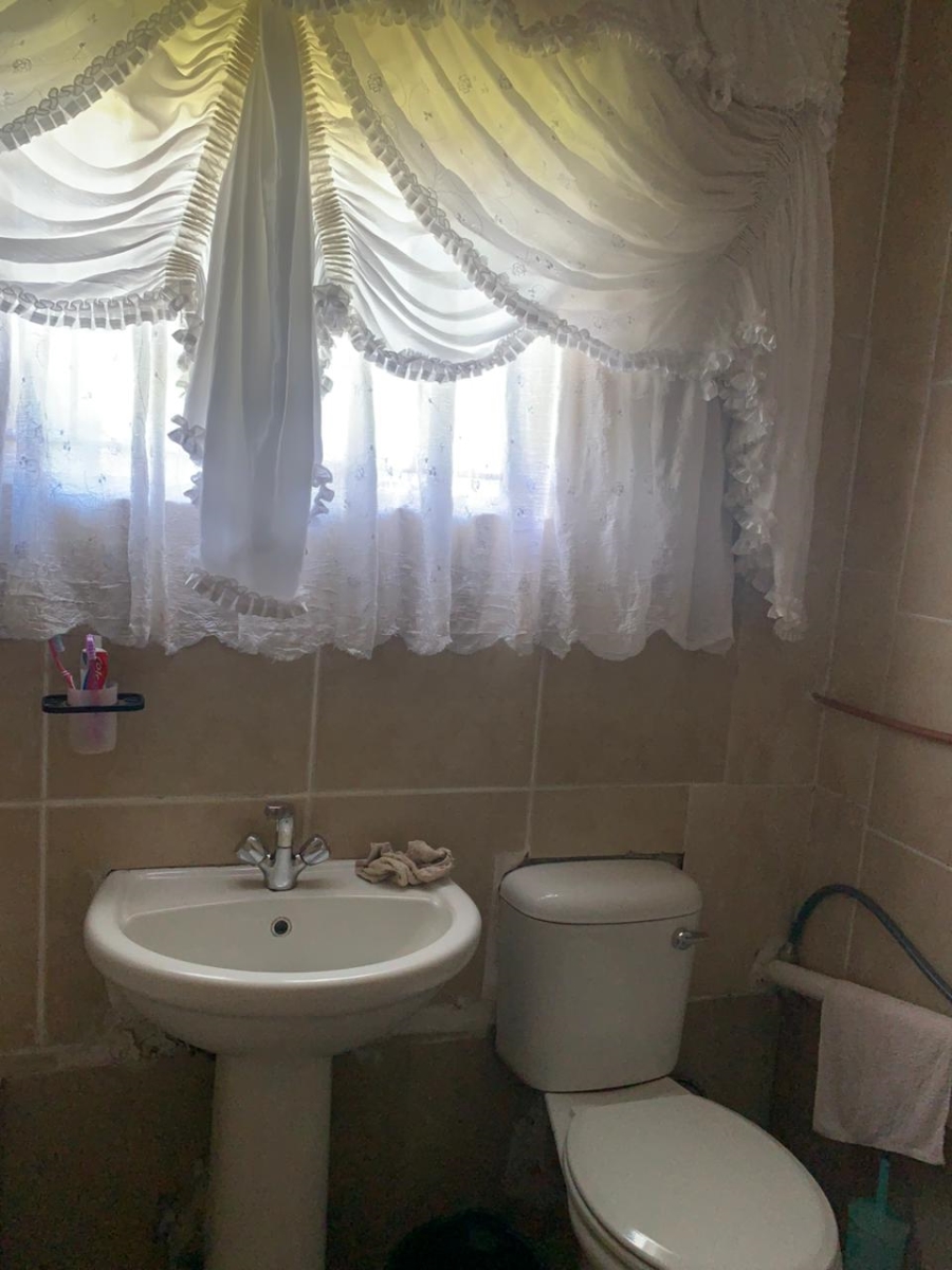 2 Bedroom Property for Sale in Madadeni KwaZulu-Natal