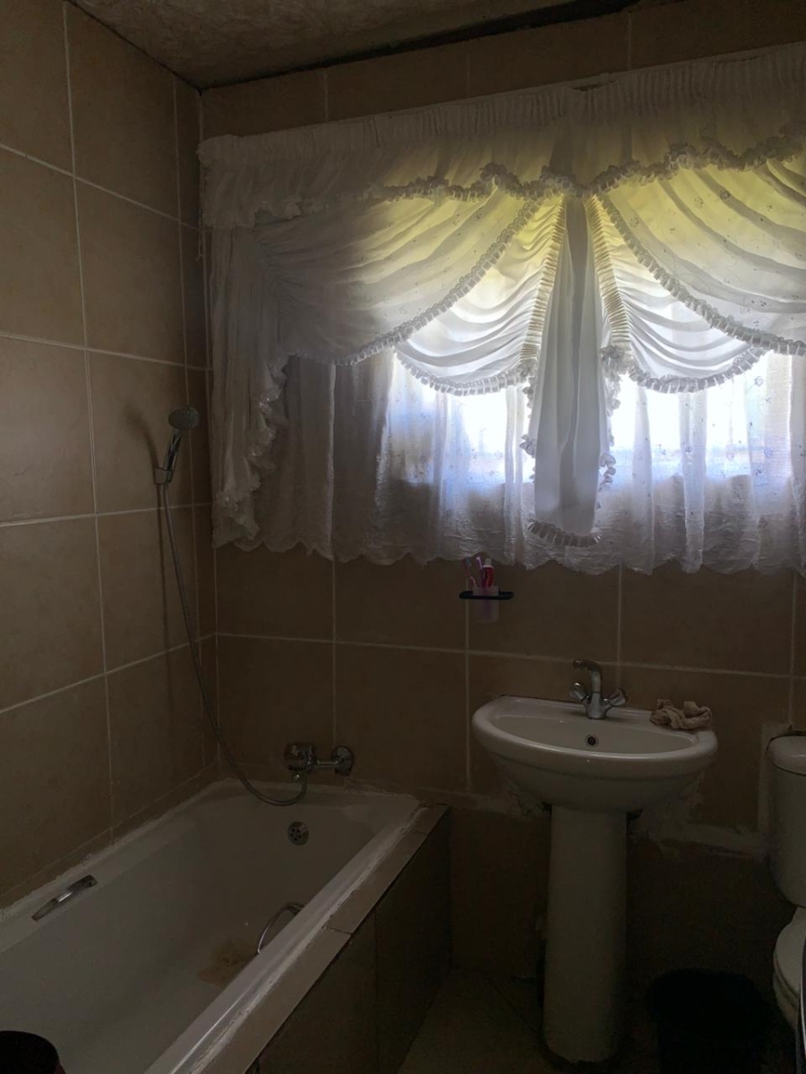 2 Bedroom Property for Sale in Madadeni KwaZulu-Natal