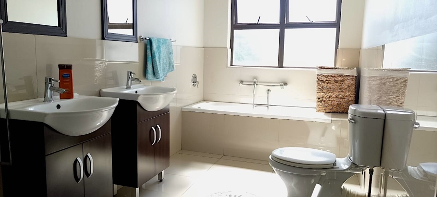 5 Bedroom Property for Sale in Palm Lakes Estate KwaZulu-Natal