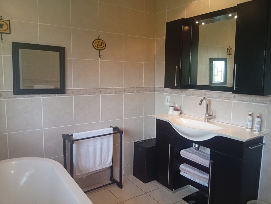 4 Bedroom Property for Sale in Kloof KwaZulu-Natal