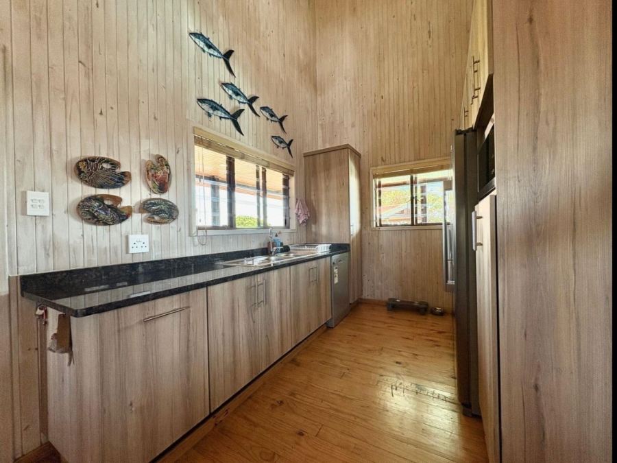 3 Bedroom Property for Sale in Tinley Manor KwaZulu-Natal