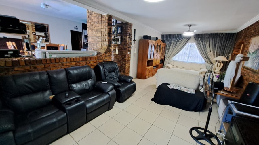 4 Bedroom Property for Sale in Meer En See KwaZulu-Natal