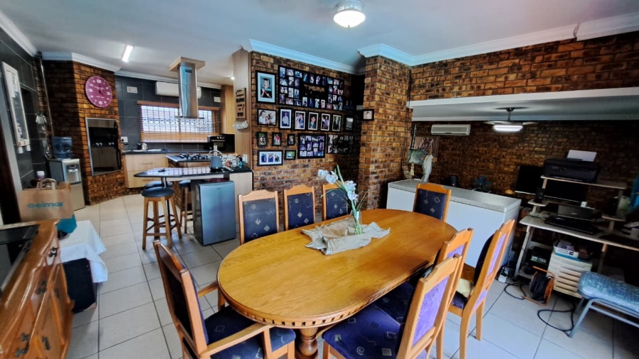4 Bedroom Property for Sale in Meer En See KwaZulu-Natal