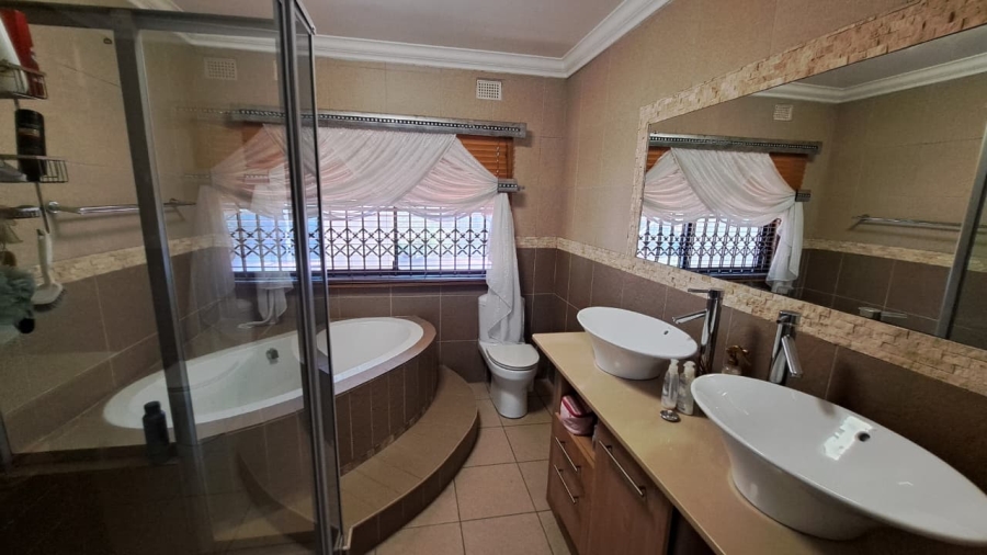 4 Bedroom Property for Sale in Meer En See KwaZulu-Natal