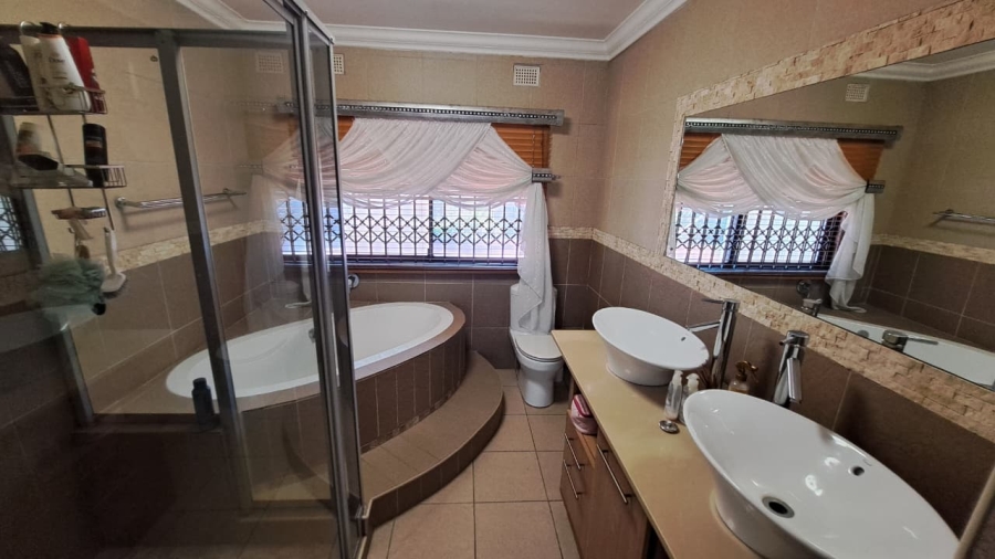 4 Bedroom Property for Sale in Meer En See KwaZulu-Natal