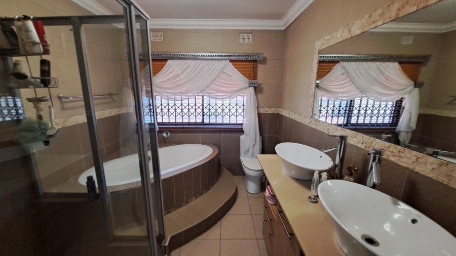 4 Bedroom Property for Sale in Meer En See KwaZulu-Natal