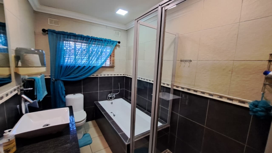 4 Bedroom Property for Sale in Meer En See KwaZulu-Natal