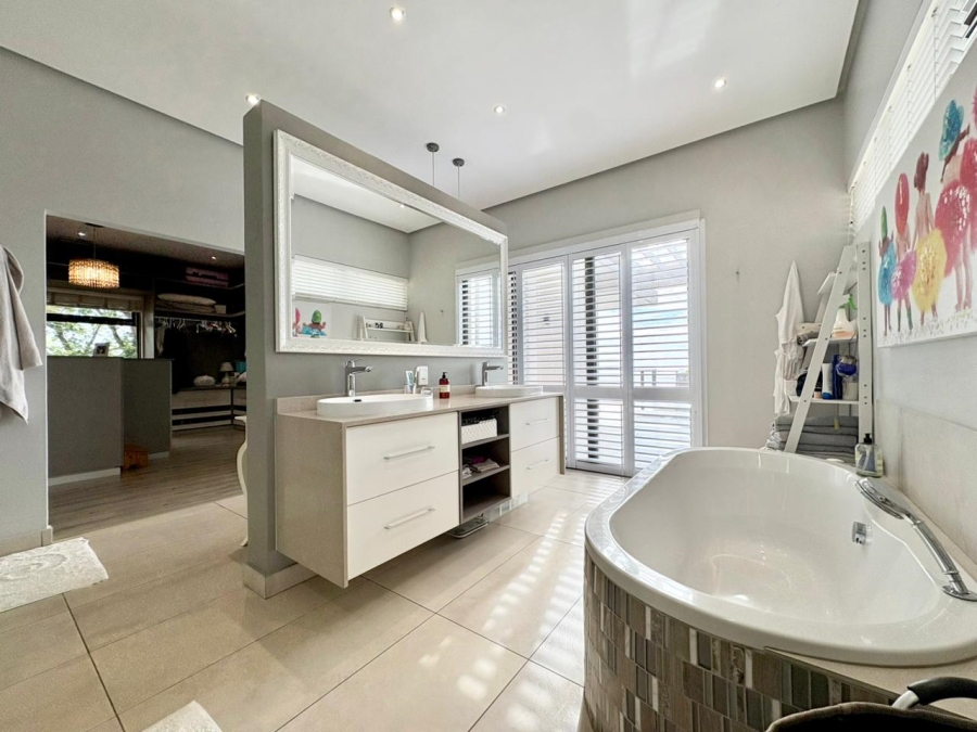 To Let 5 Bedroom Property for Rent in Izinga Park KwaZulu-Natal