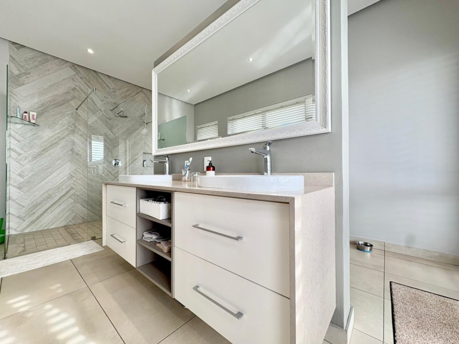 To Let 5 Bedroom Property for Rent in Izinga Park KwaZulu-Natal