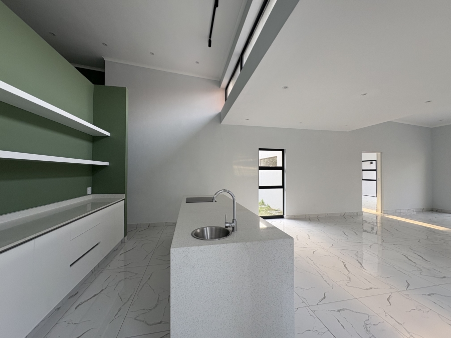 4 Bedroom Property for Sale in Tinley Manor KwaZulu-Natal