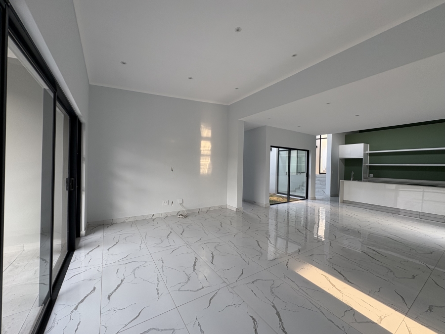 4 Bedroom Property for Sale in Tinley Manor KwaZulu-Natal