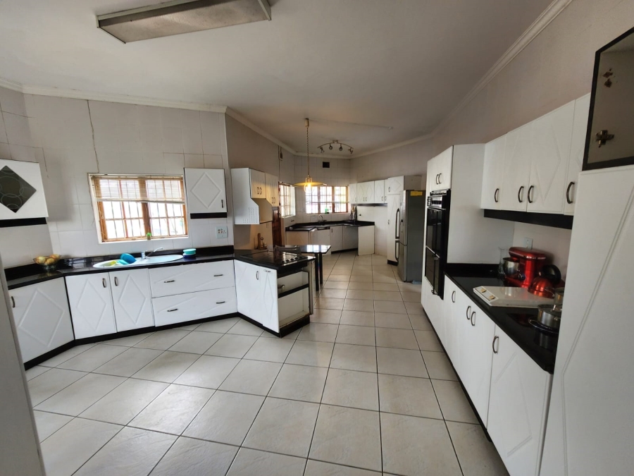 5 Bedroom Property for Sale in Reservoir Hills KwaZulu-Natal