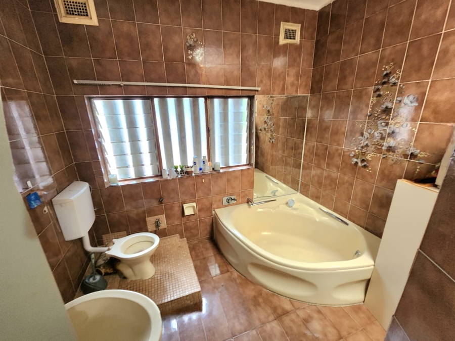 5 Bedroom Property for Sale in Reservoir Hills KwaZulu-Natal