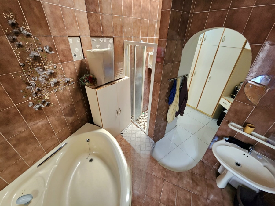 5 Bedroom Property for Sale in Reservoir Hills KwaZulu-Natal