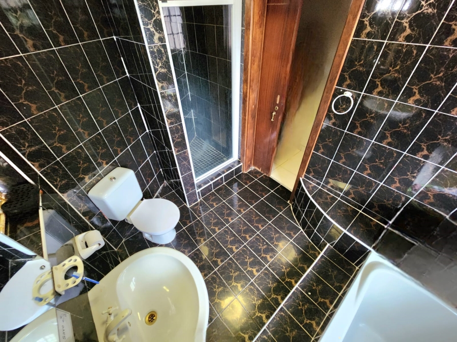 5 Bedroom Property for Sale in Reservoir Hills KwaZulu-Natal