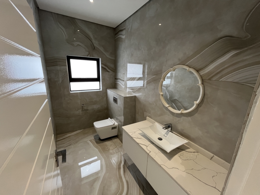 5 Bedroom Property for Sale in Izinga Ridge KwaZulu-Natal