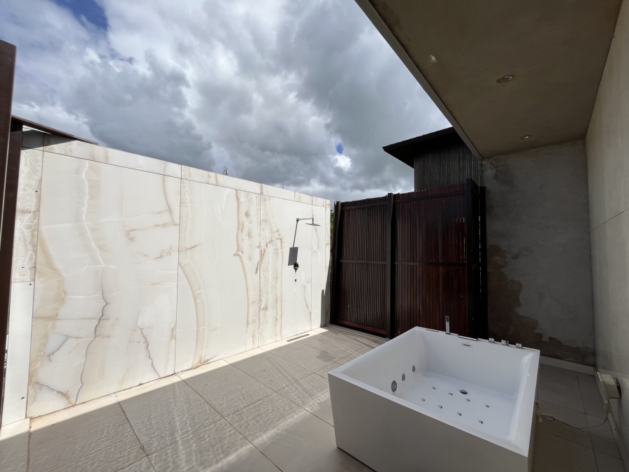 5 Bedroom Property for Sale in Izinga Ridge KwaZulu-Natal