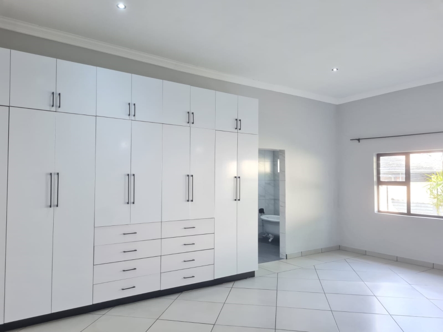 4 Bedroom Property for Sale in Meer En See KwaZulu-Natal