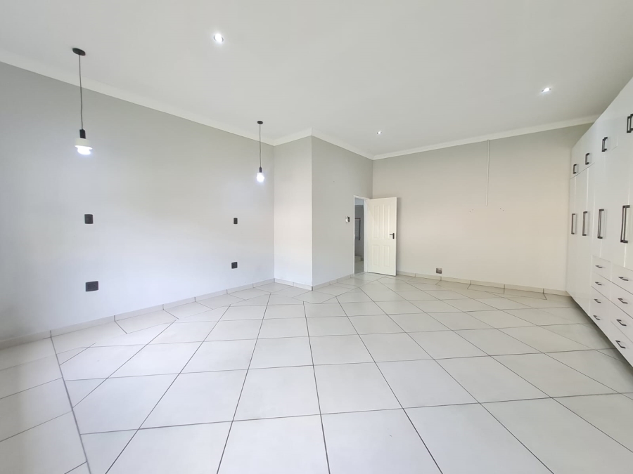 4 Bedroom Property for Sale in Meer En See KwaZulu-Natal