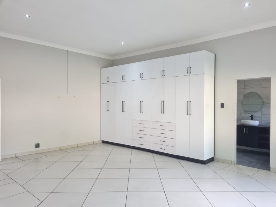 4 Bedroom Property for Sale in Meer En See KwaZulu-Natal