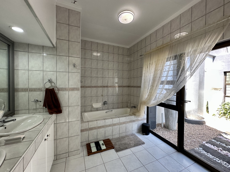 4 Bedroom Property for Sale in Meer En See KwaZulu-Natal