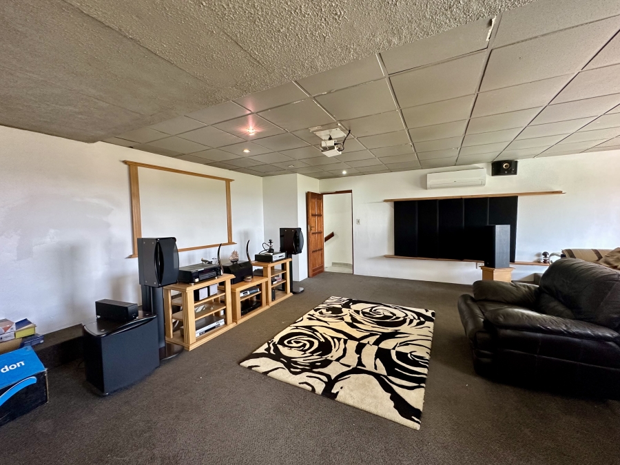 4 Bedroom Property for Sale in Meer En See KwaZulu-Natal