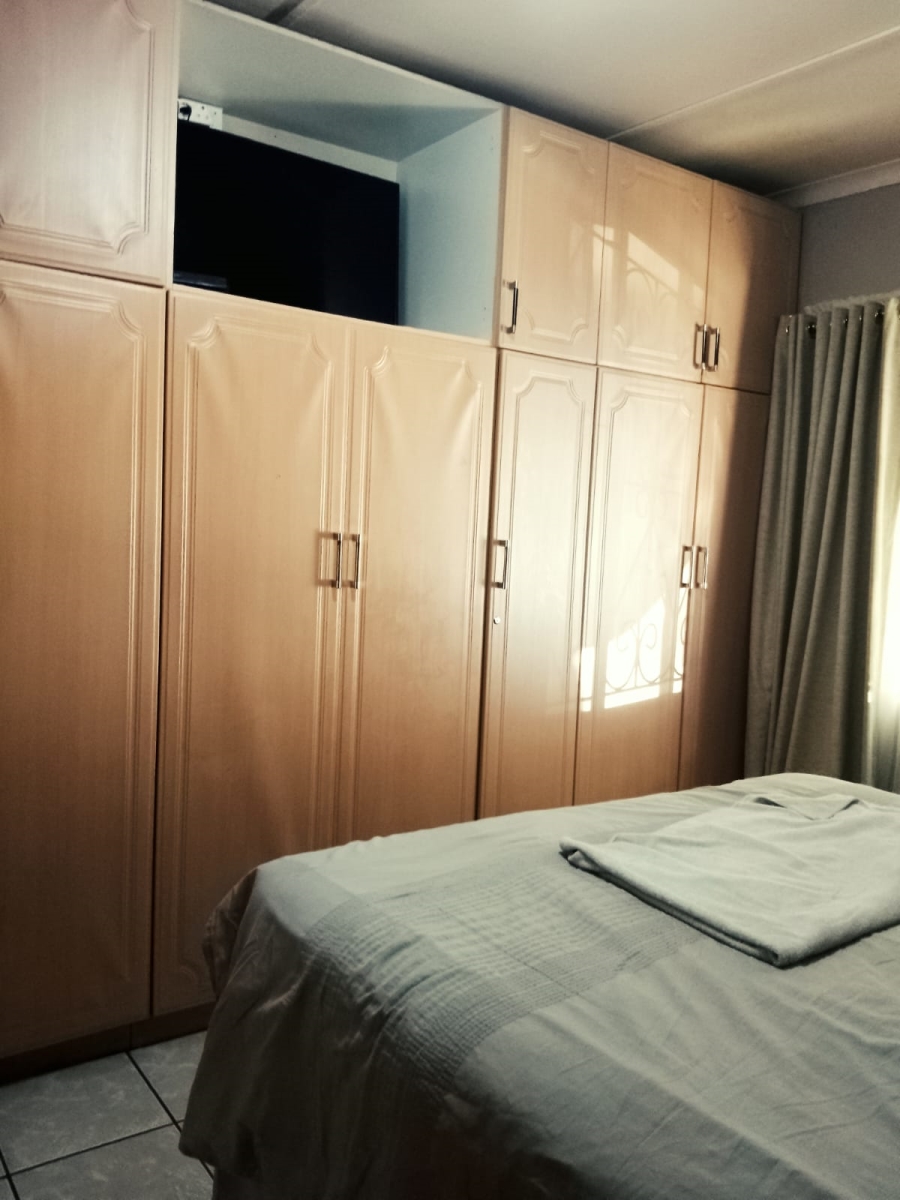 9 Bedroom Property for Sale in High Ridge KwaZulu-Natal