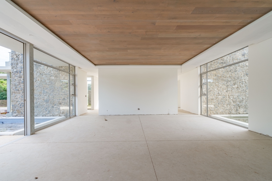 5 Bedroom Property for Sale in Brettenwood Coastal Estate KwaZulu-Natal