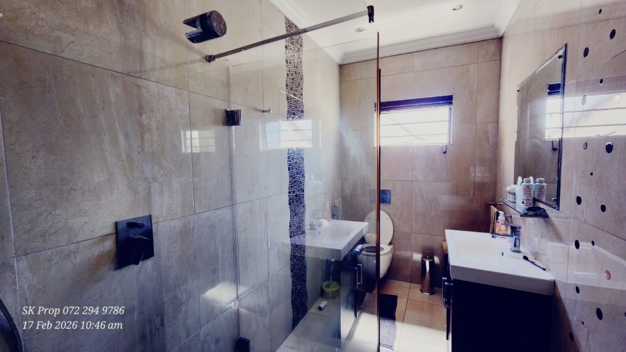 5 Bedroom Property for Sale in Mountain Rise KwaZulu-Natal