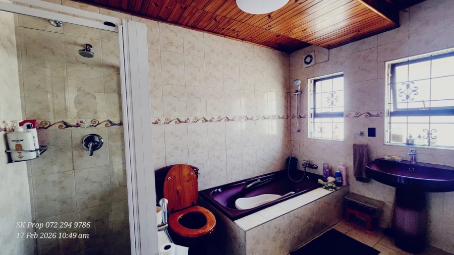 5 Bedroom Property for Sale in Mountain Rise KwaZulu-Natal