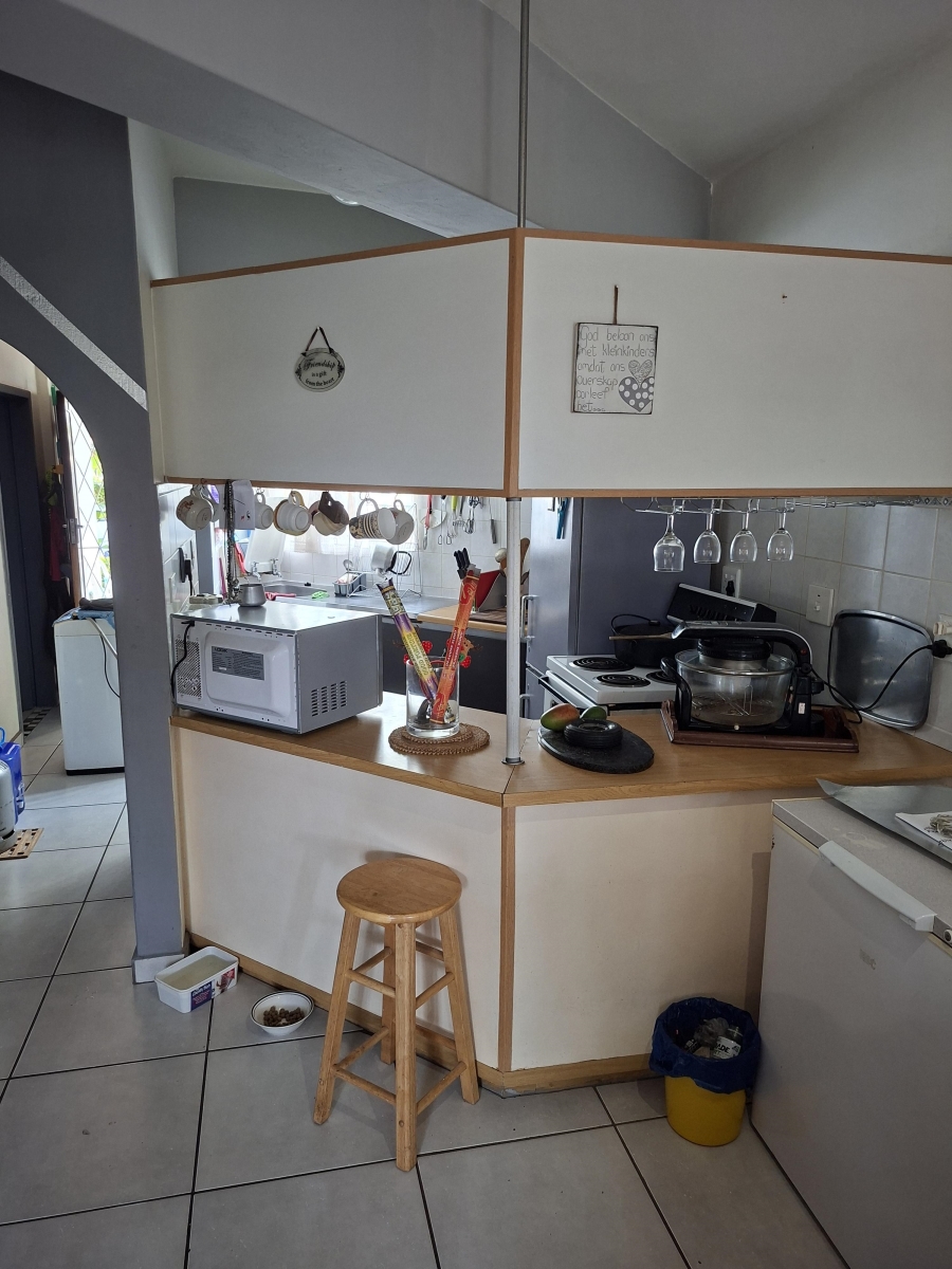 2 Bedroom Property for Sale in Uvongo KwaZulu-Natal