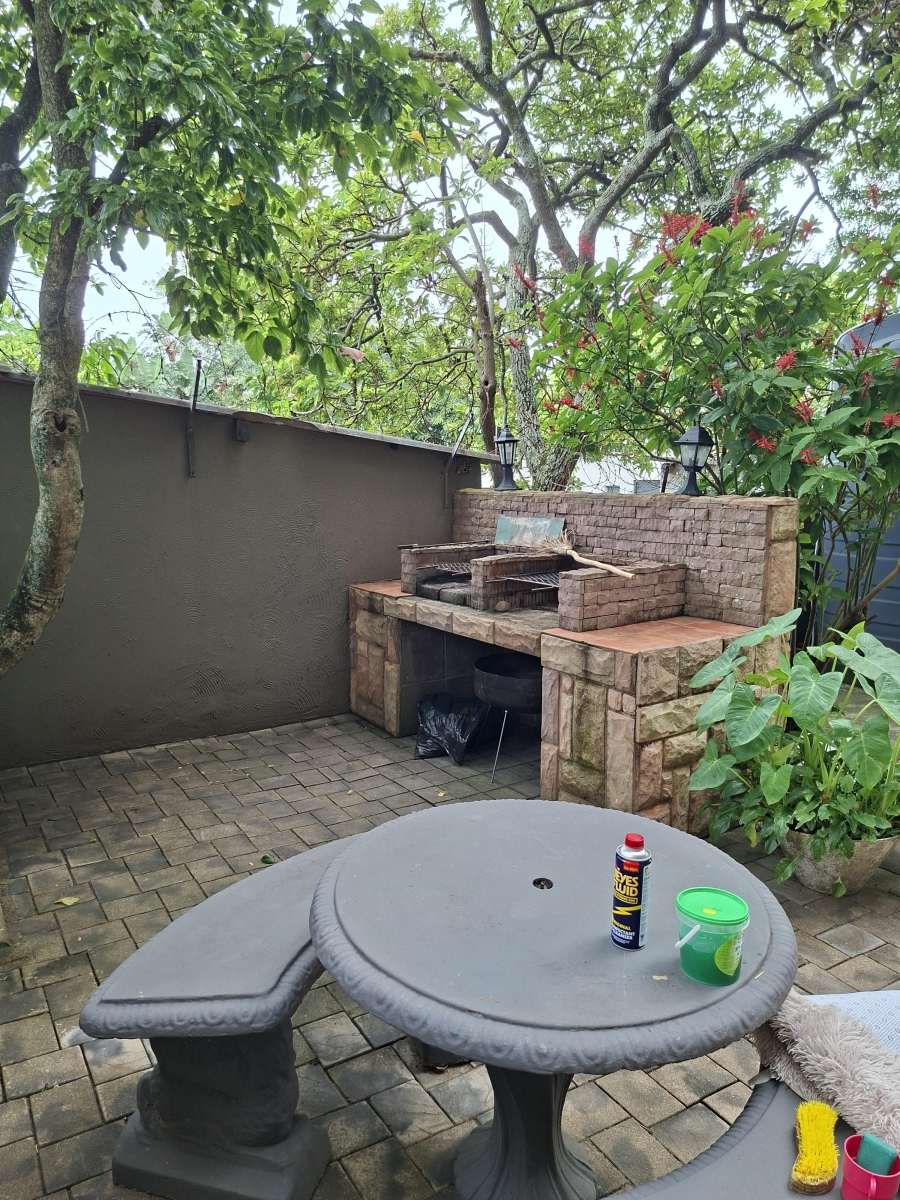 2 Bedroom Property for Sale in Uvongo KwaZulu-Natal