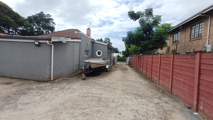 6 Bedroom Property for Sale in Scottsville KwaZulu-Natal