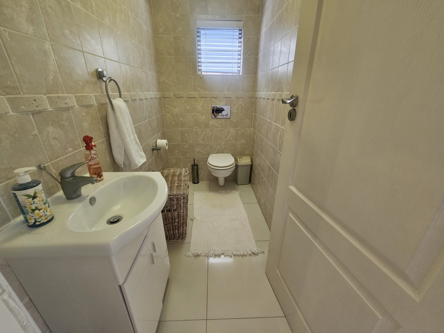 6 Bedroom Property for Sale in Willard Beach KwaZulu-Natal