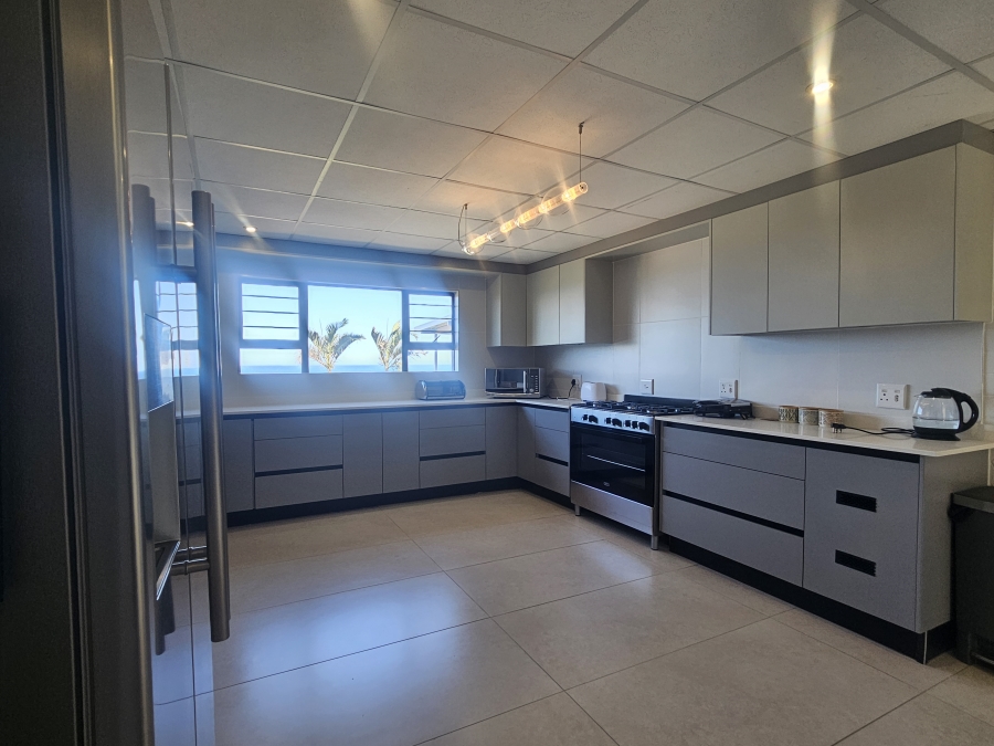 6 Bedroom Property for Sale in Willard Beach KwaZulu-Natal