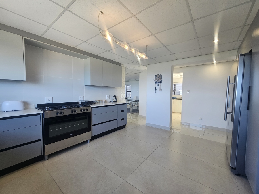 6 Bedroom Property for Sale in Willard Beach KwaZulu-Natal