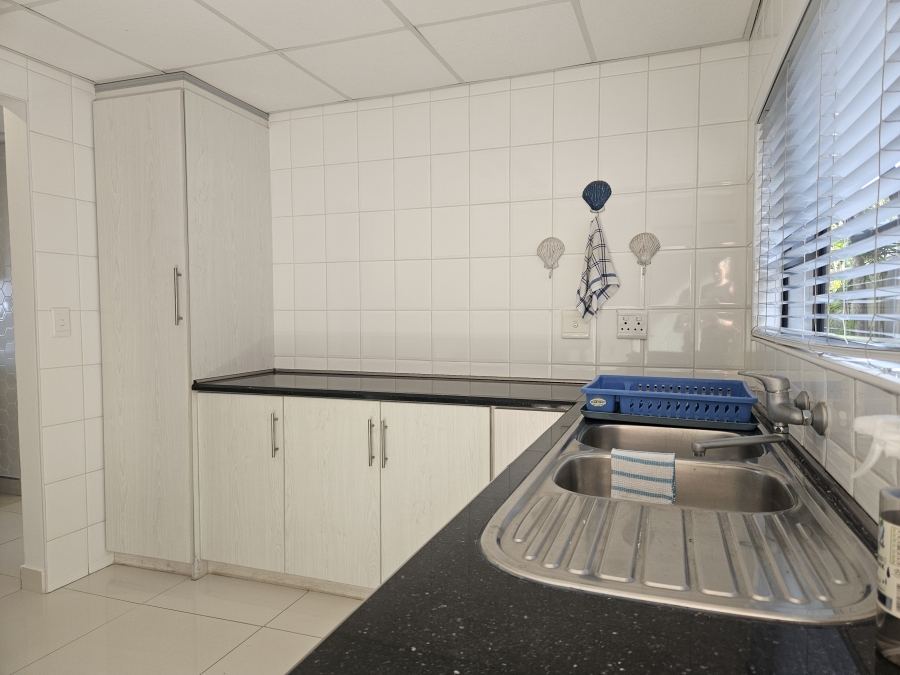 6 Bedroom Property for Sale in Willard Beach KwaZulu-Natal