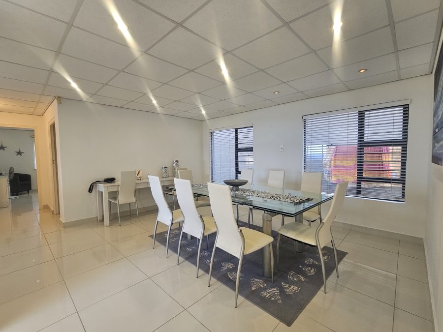 6 Bedroom Property for Sale in Willard Beach KwaZulu-Natal