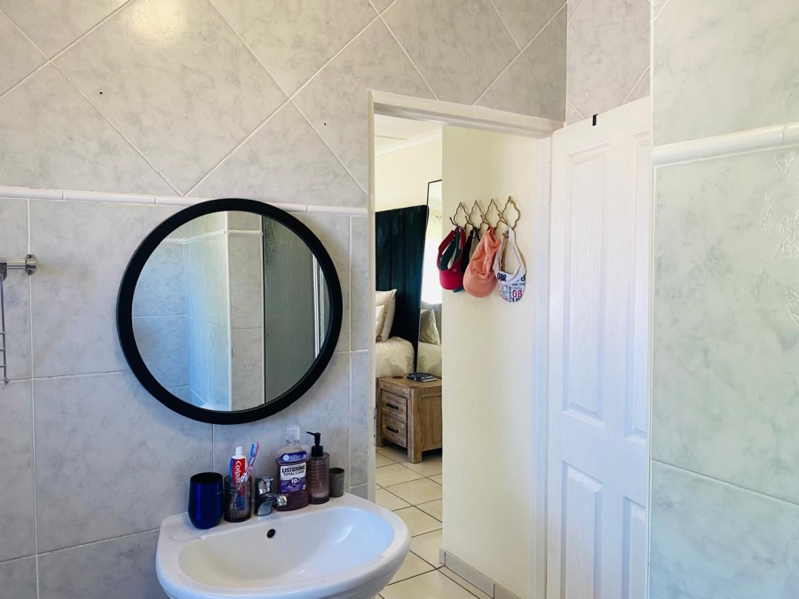 4 Bedroom Property for Sale in Manaba Beach KwaZulu-Natal