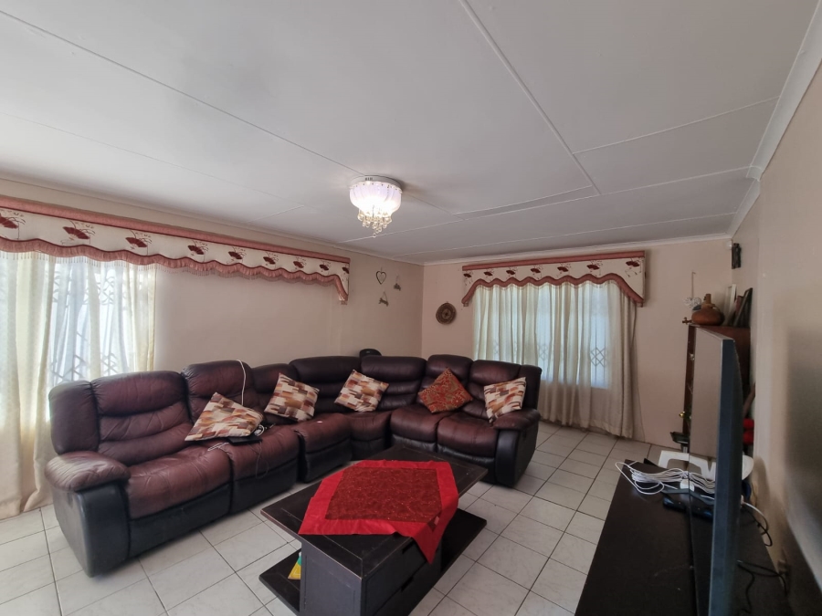 5 Bedroom Property for Sale in Uvongo KwaZulu-Natal