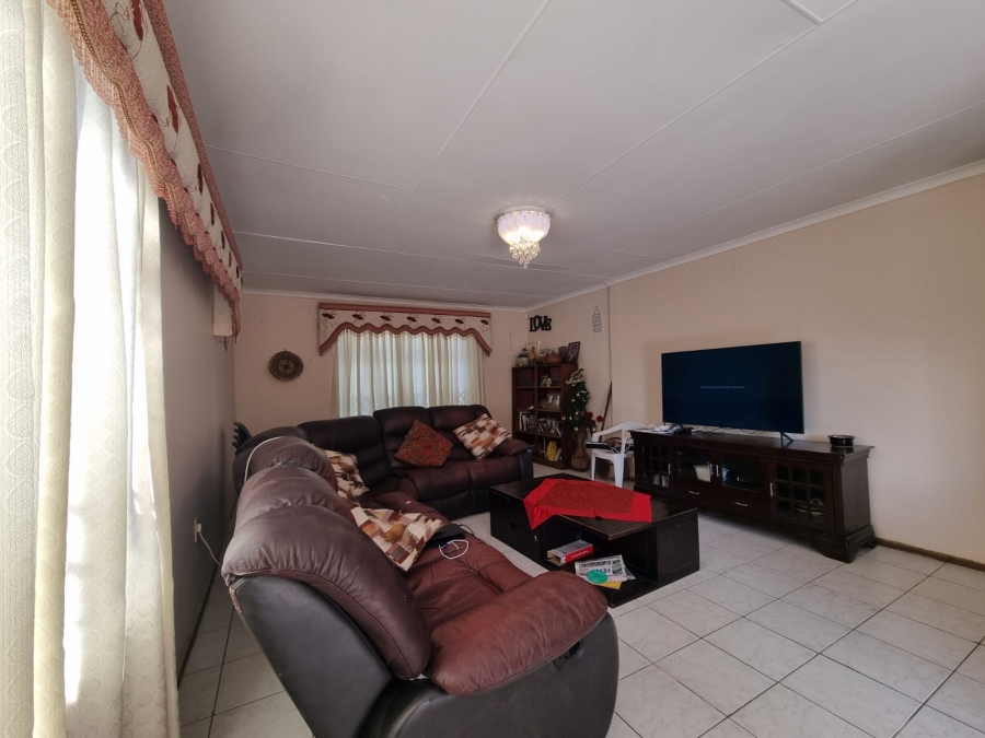 5 Bedroom Property for Sale in Uvongo KwaZulu-Natal