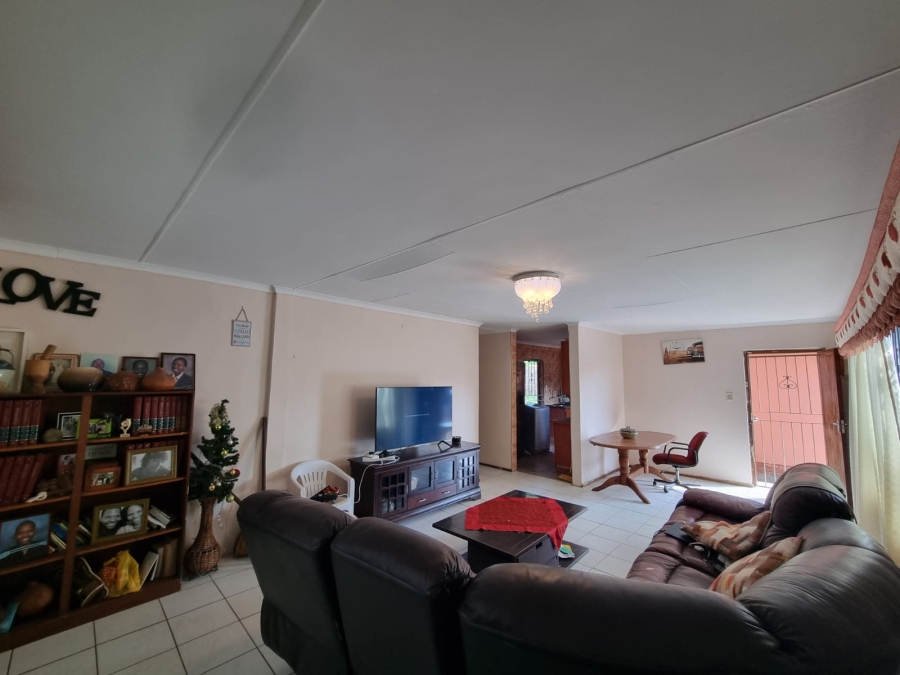 5 Bedroom Property for Sale in Uvongo KwaZulu-Natal