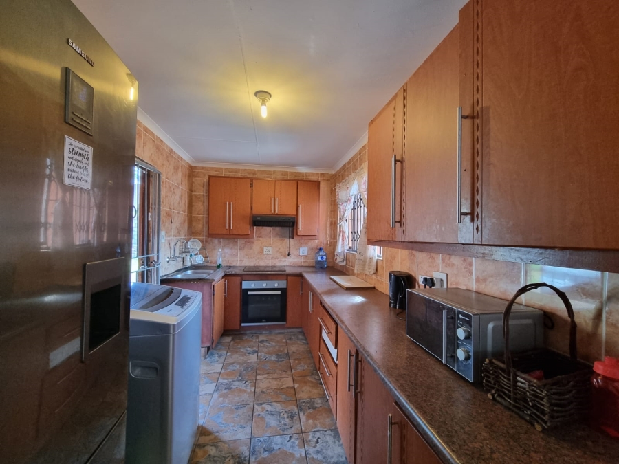 5 Bedroom Property for Sale in Uvongo KwaZulu-Natal