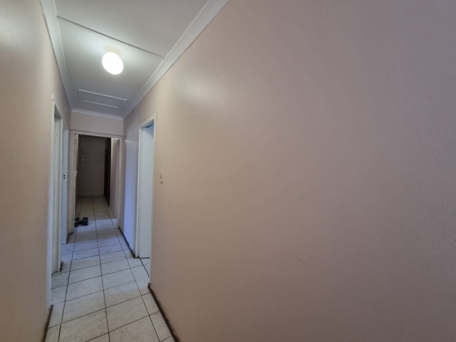 5 Bedroom Property for Sale in Uvongo KwaZulu-Natal