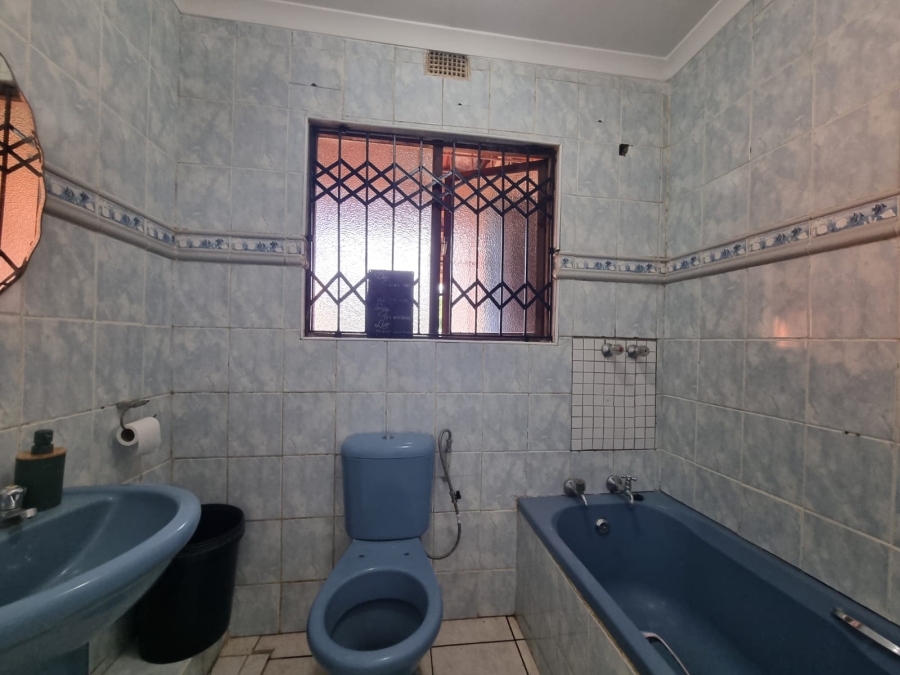 5 Bedroom Property for Sale in Uvongo KwaZulu-Natal